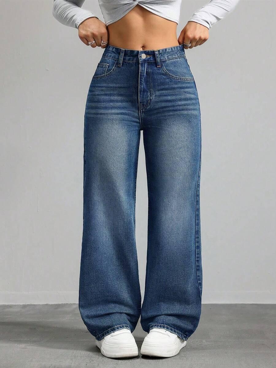 niebieskie spodnie jeans