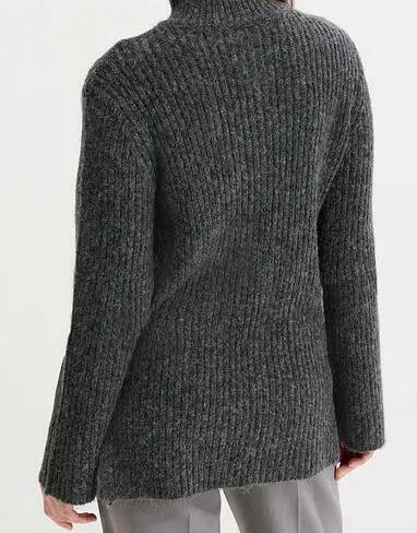 SWETER W PRĄŻEK ZE STÓJKĄ