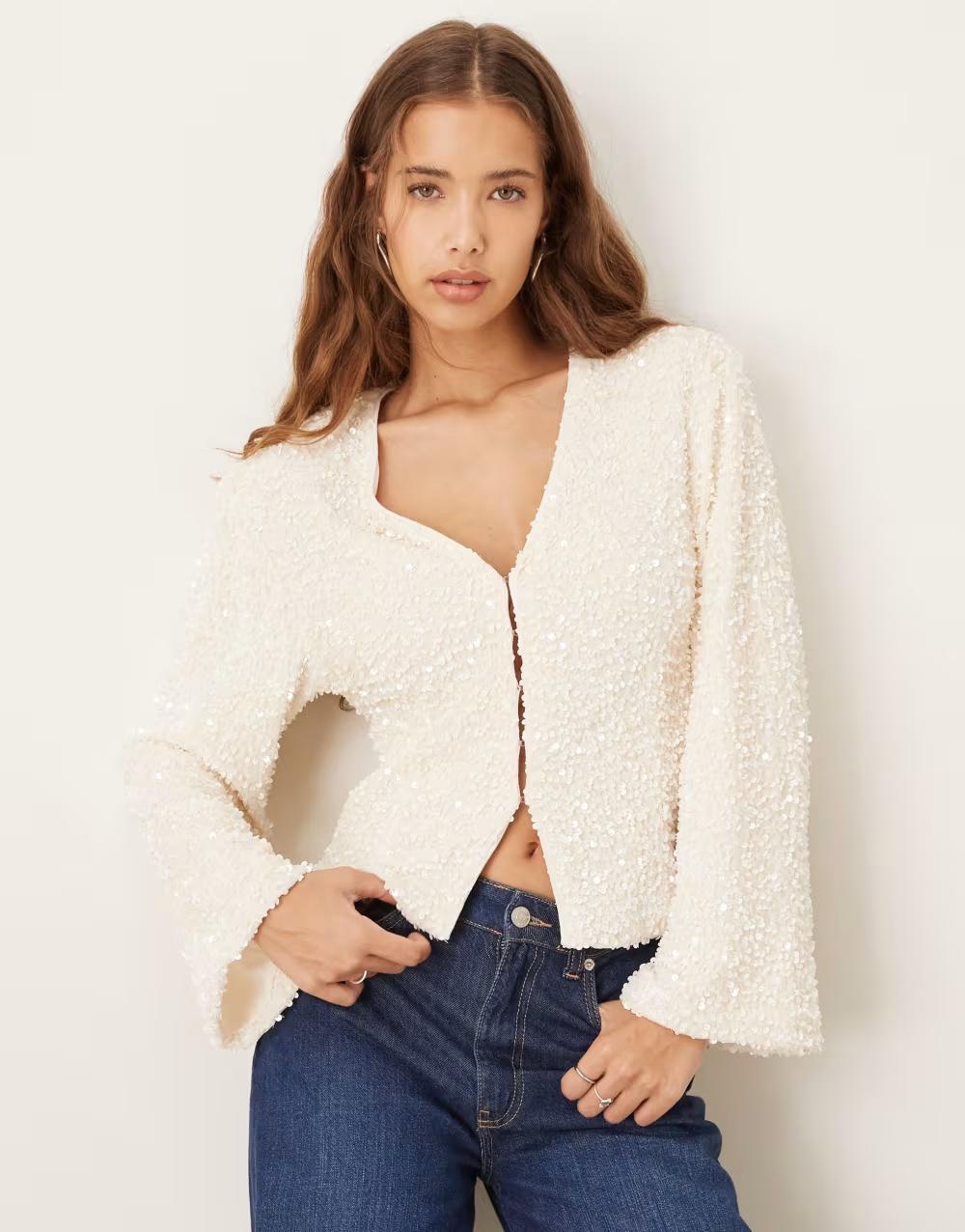 BEŻOWA NARZUTKA DŁUGI RĘKAW CEKINY POŁYSK