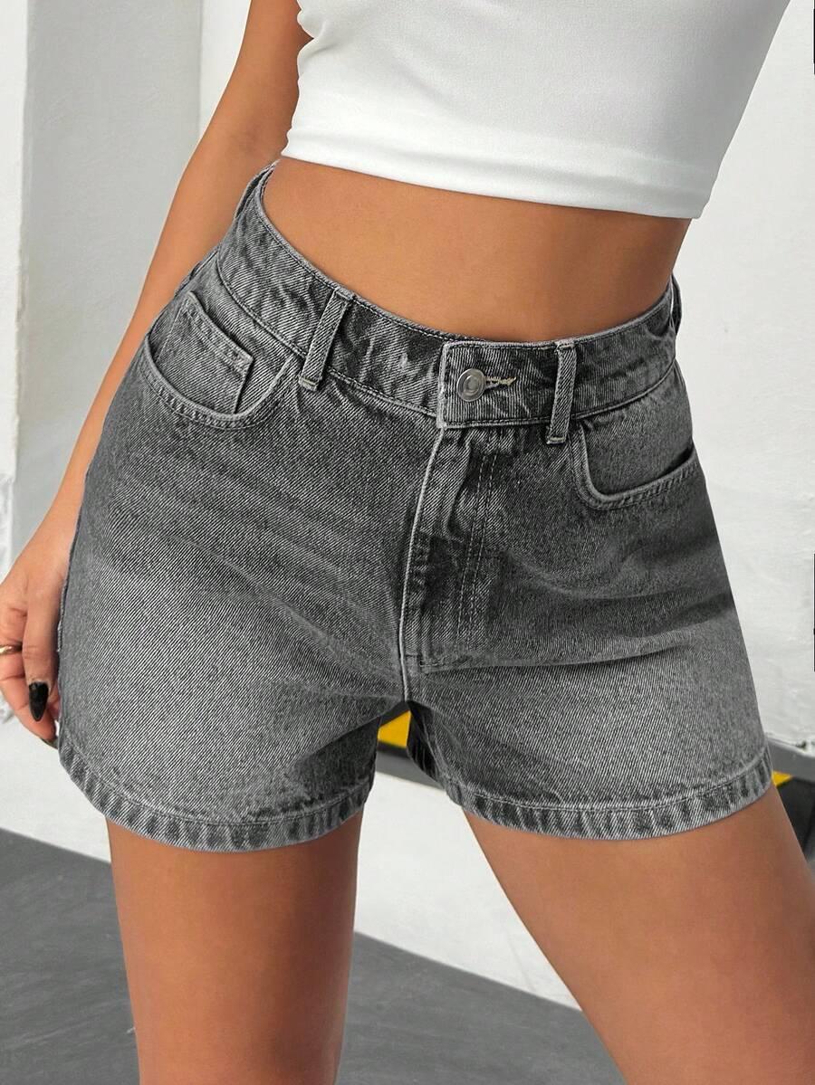 szare spodenki jeans