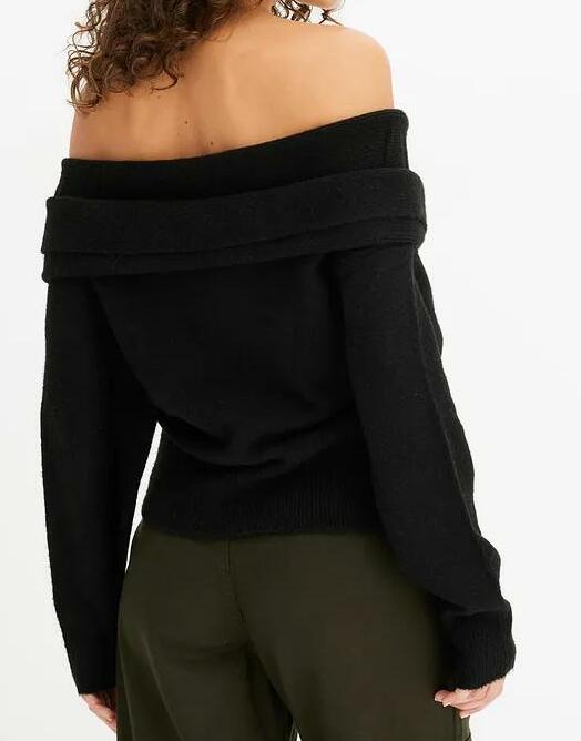 SWETER Z ODKRYTYMI RAMIONAMI