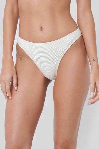 kremowy dół od bikini tekstura 