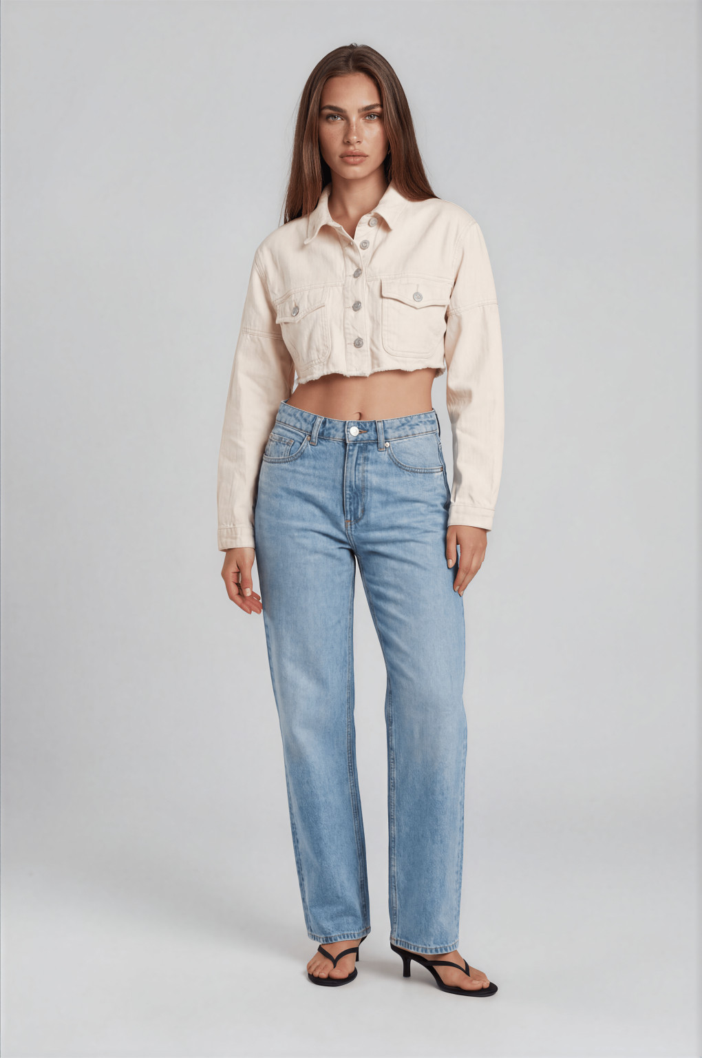 beżowa krótka kurtka jeans