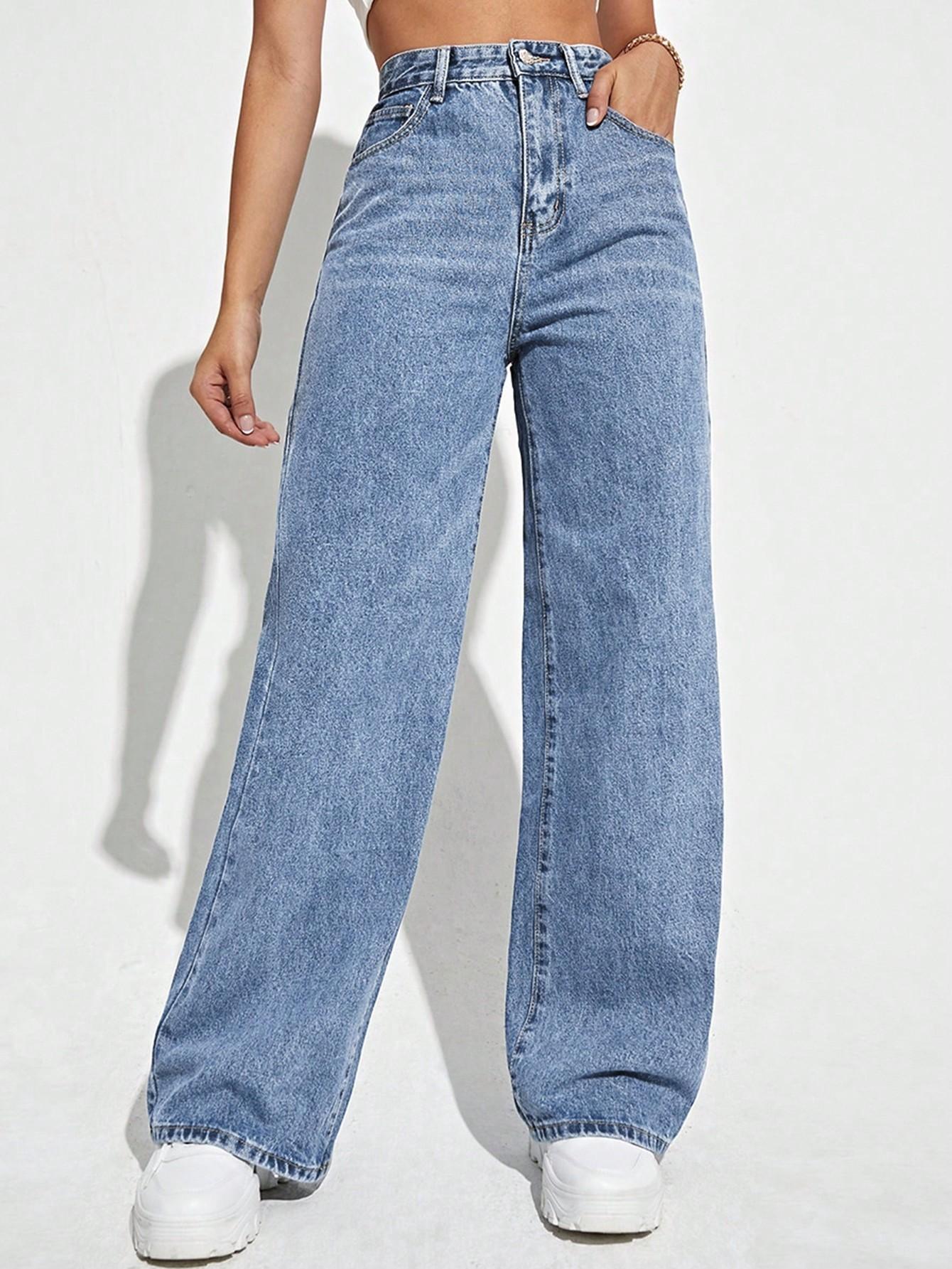 niebieskie spodnie jeans