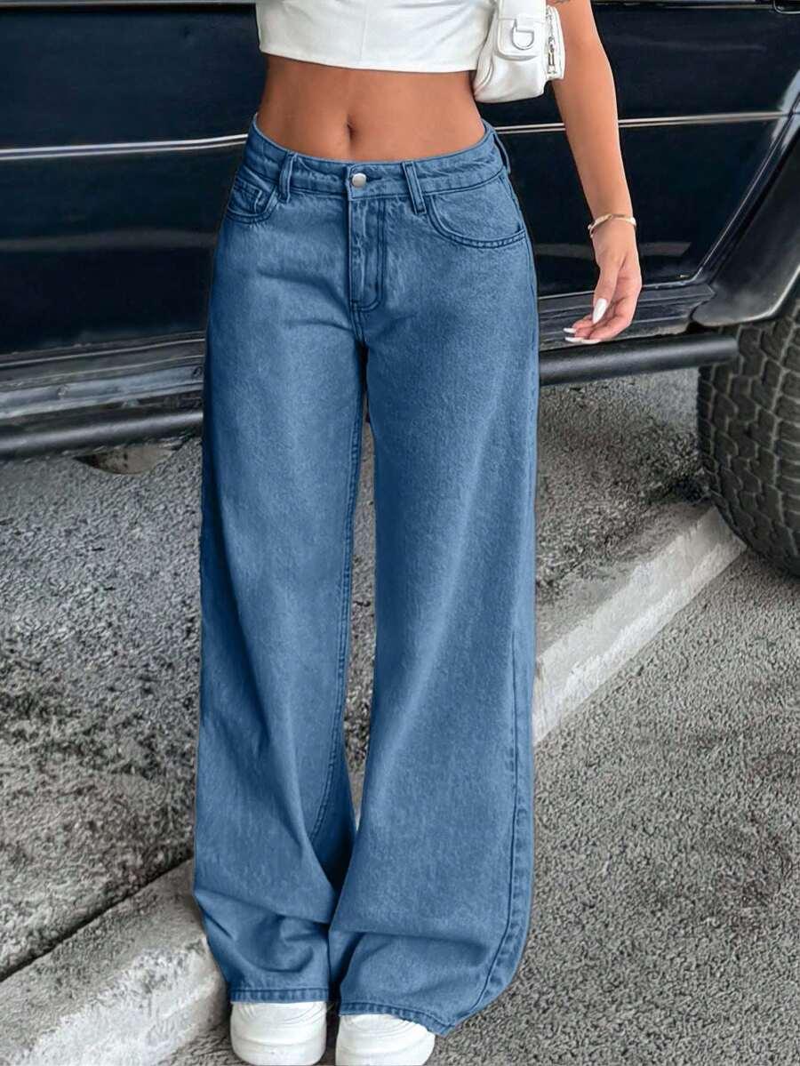 niebieskie spodnie jeans