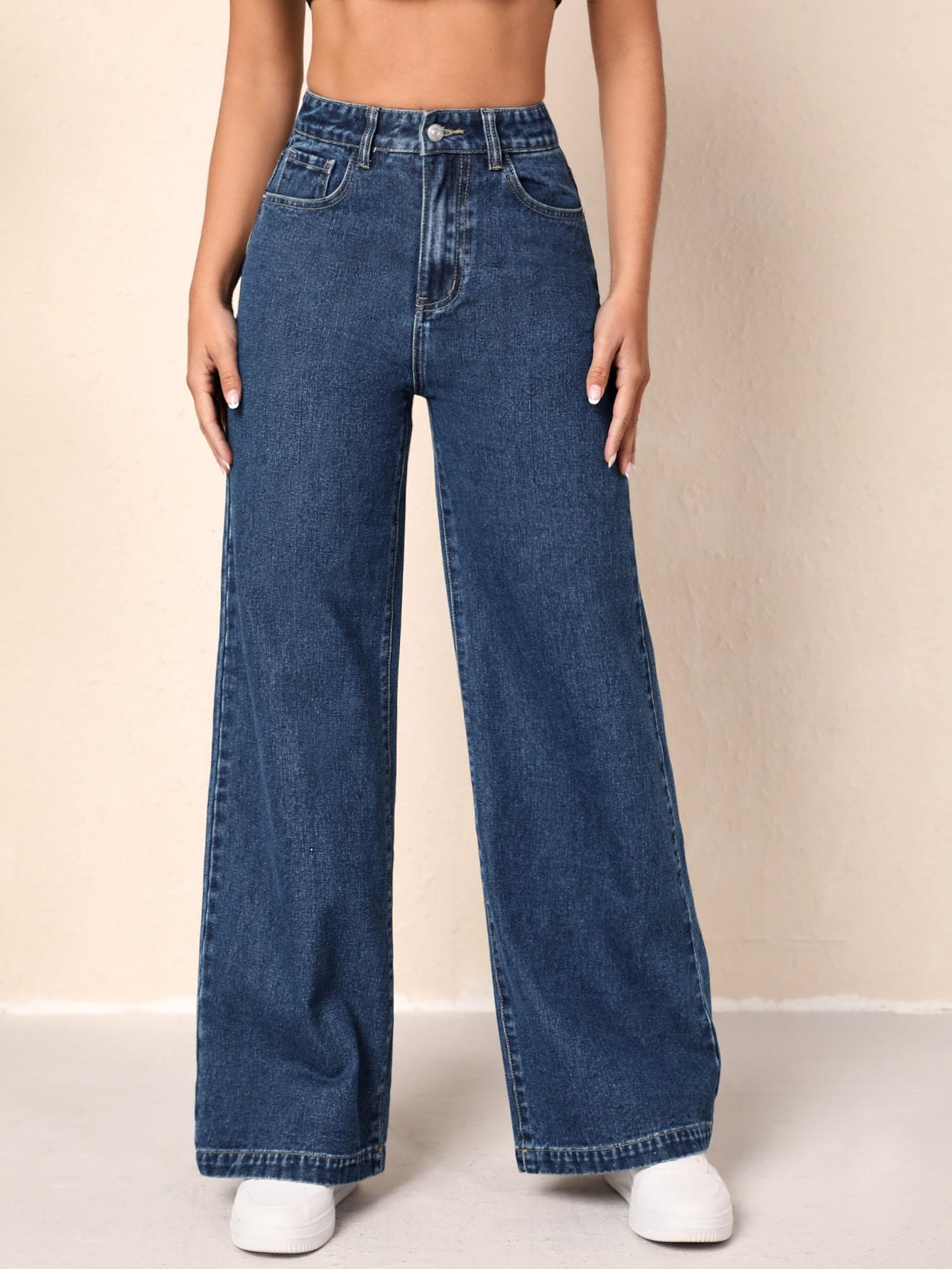 niebieskie spodnie jeans