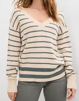 SWETER W PASKI
