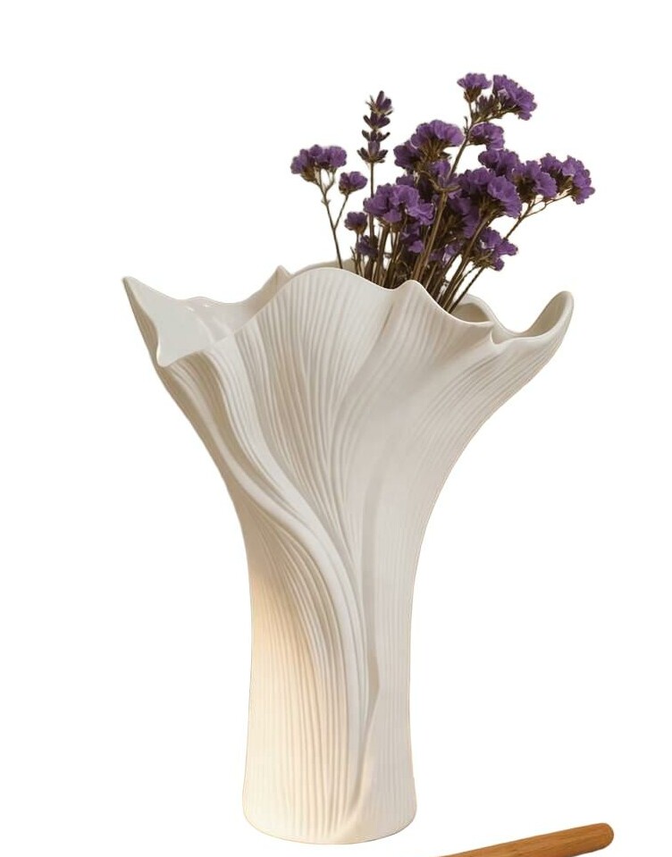 biały wazon na kwiaty