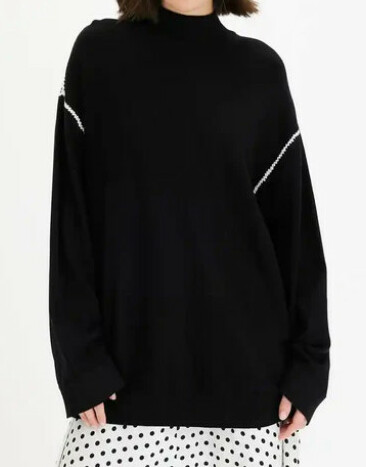 SWETER Z OZDOBNYMI PRZESZYCIAMI 