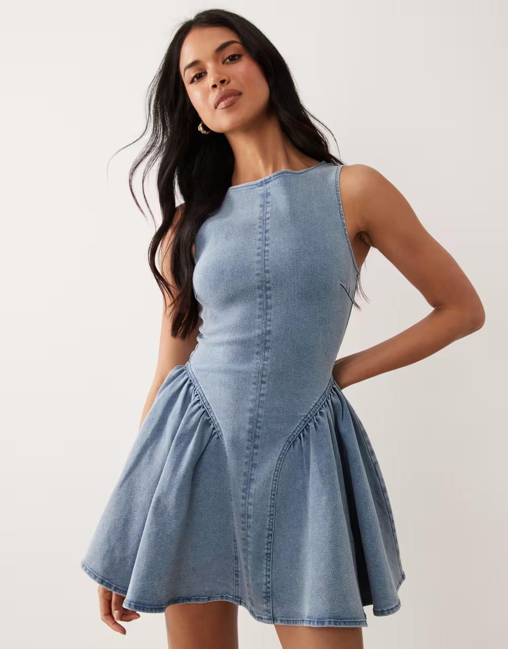 niebieska jeansowa mini sukienka
