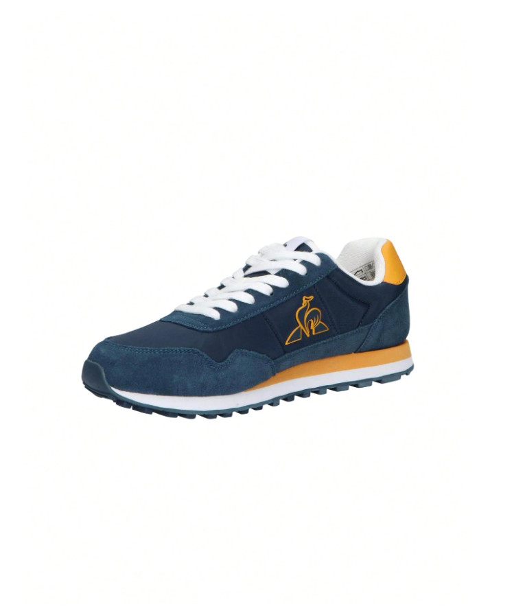 sznurowane buty sportowe