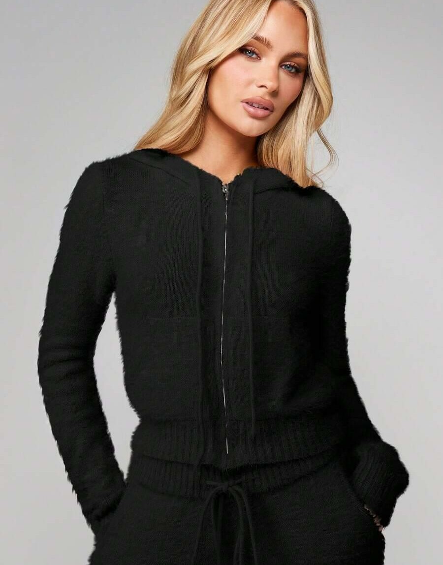 czarna bluza z kapturem