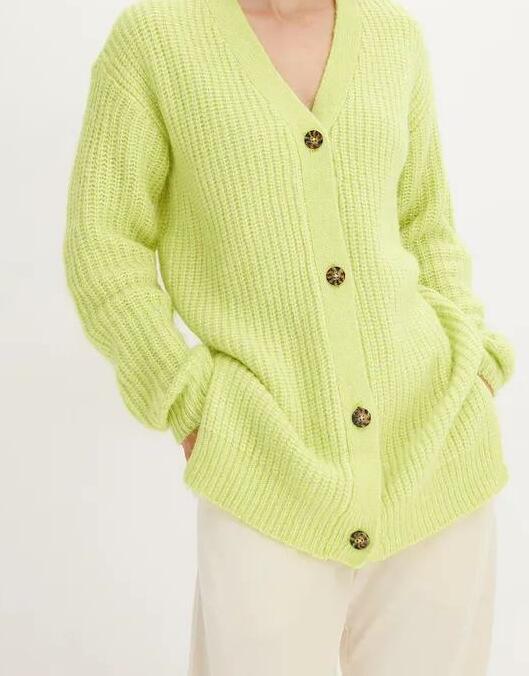 LUŹNIEJSZY SWETER ROZPINANY