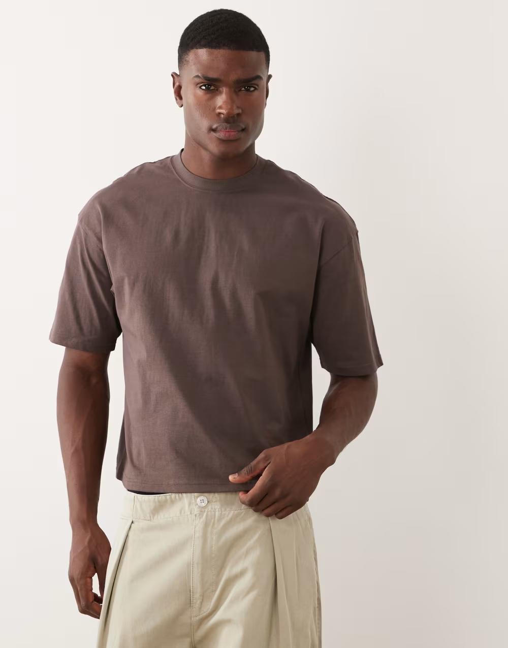 brązowy t-shirt oversize okrągły dekolt