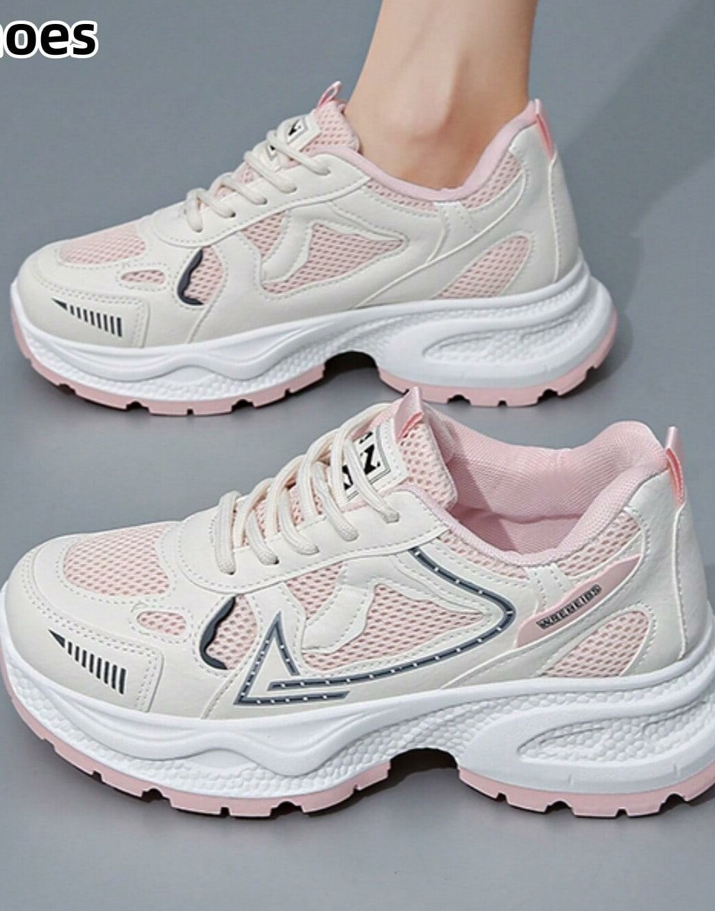 sznurowane buty sportowe