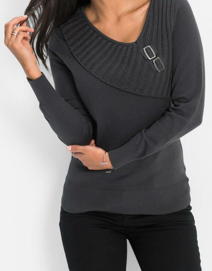 SWETER Z DEKOLTEM V