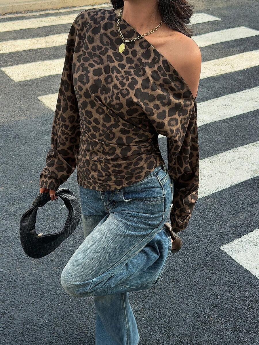 asymetryczna bluzka animal print