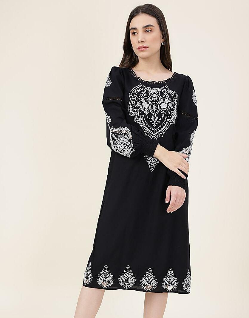 CZARNA MIDI SUKIENKA WZÓR T42-2464K-Y0