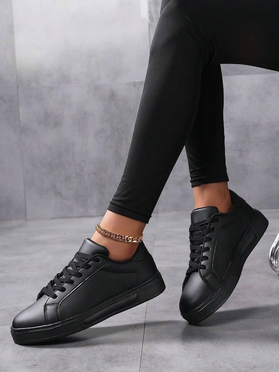 czarne buty sportowe