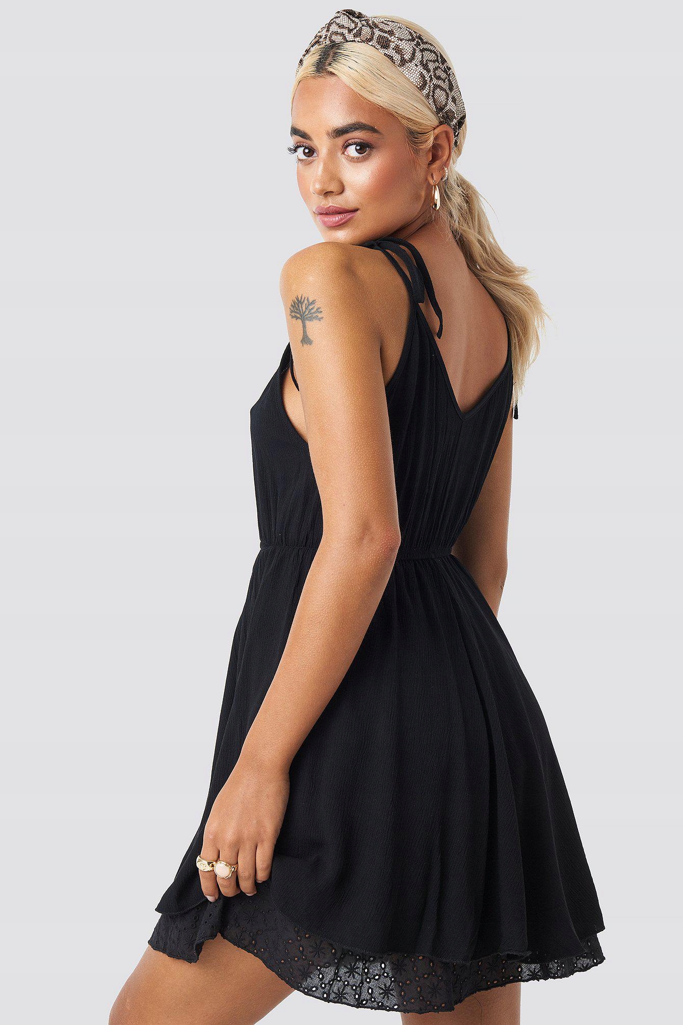 czarna mini sukienka 