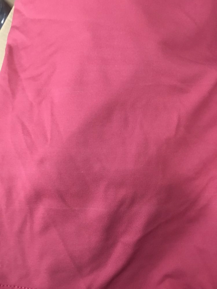 czerwony sportowy top