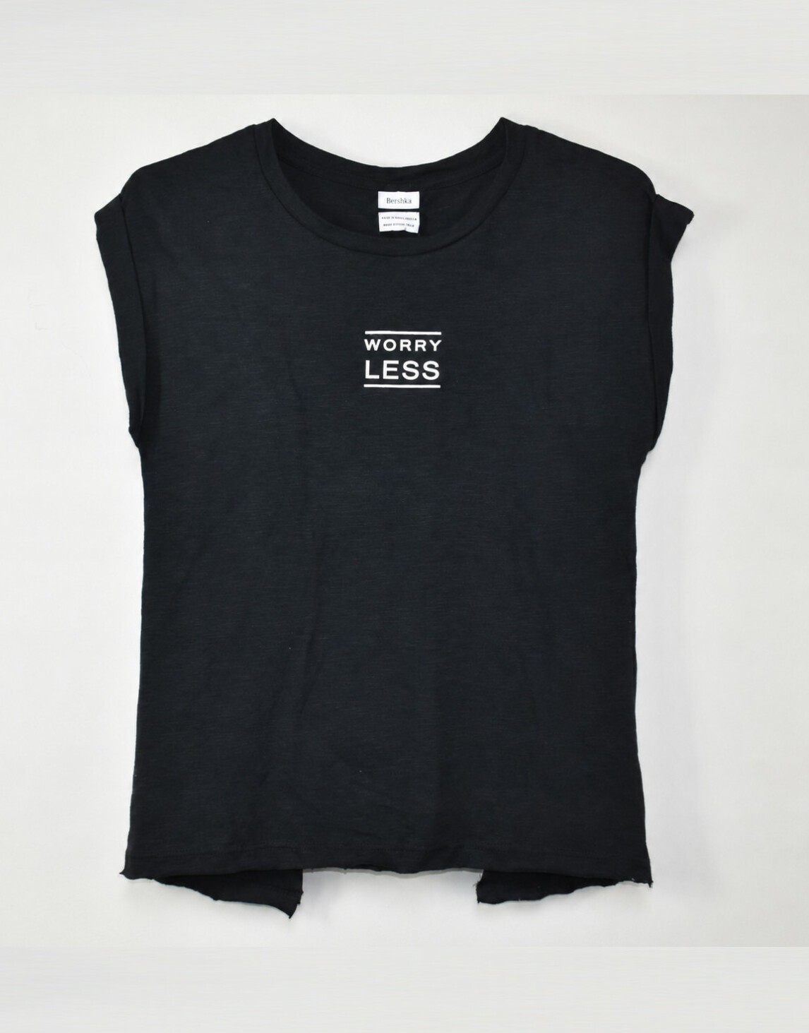 czarny t-shirt nadruk rozcięcie