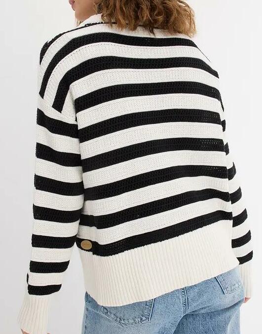 SWETER AŻUROWY W PASKI