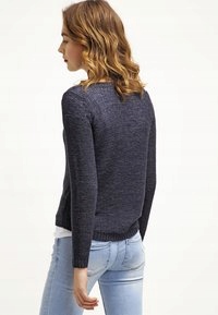 NIEBIESKI SWETER OKRĄGŁY DEKOLT 