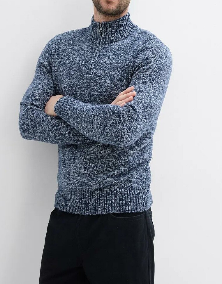 SWETER ZE STÓJKĄ