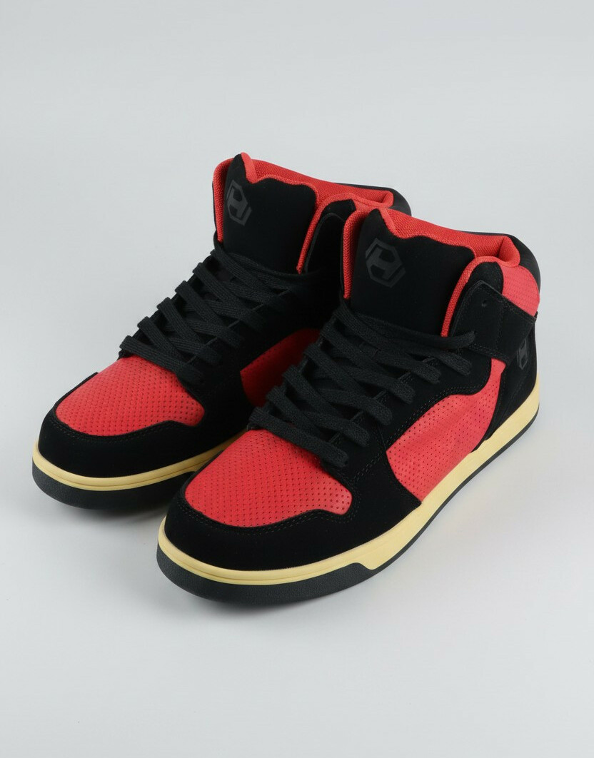 SZNUROWANE BUTY SPORTOWE