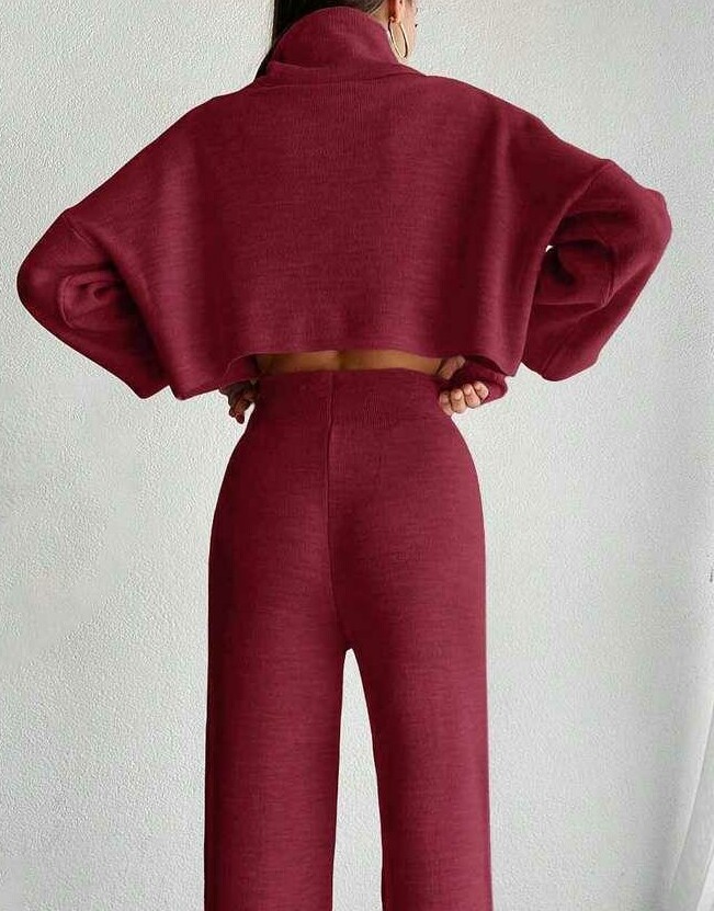 czerwony sweter golf