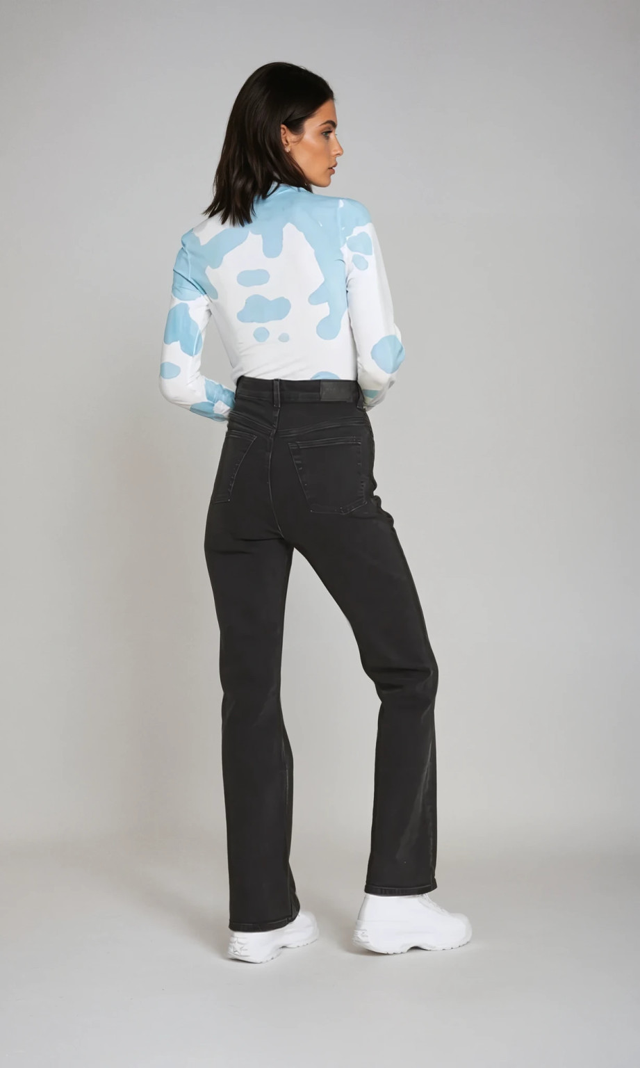 czarne proste spodnie jeans