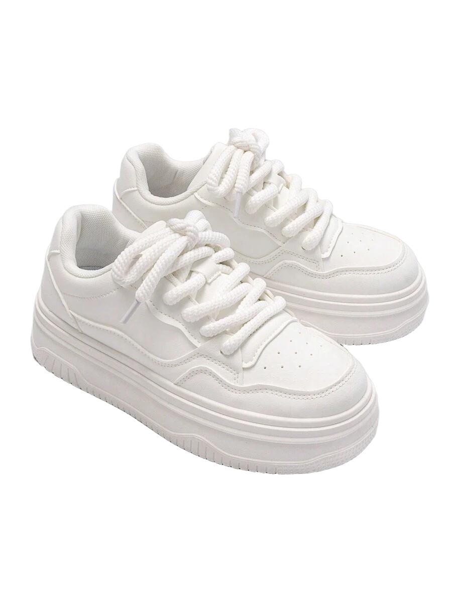 białe sznurowane buty sportowe
