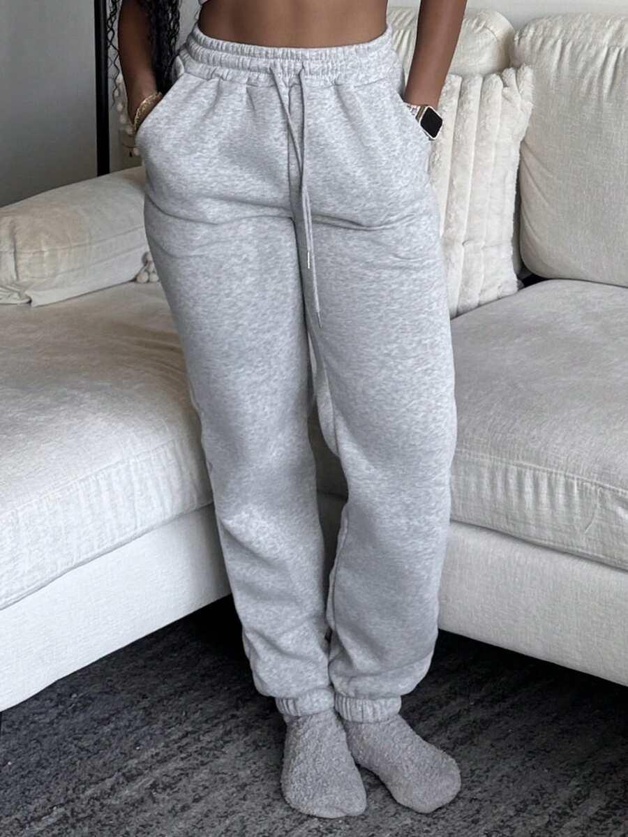 szare spodnie dresowe joggery
