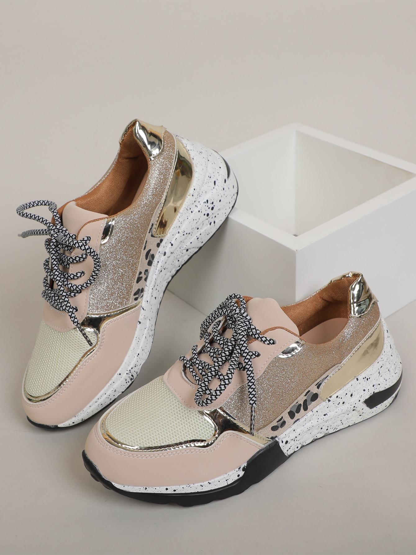 Sportowe buty wiązanie 
