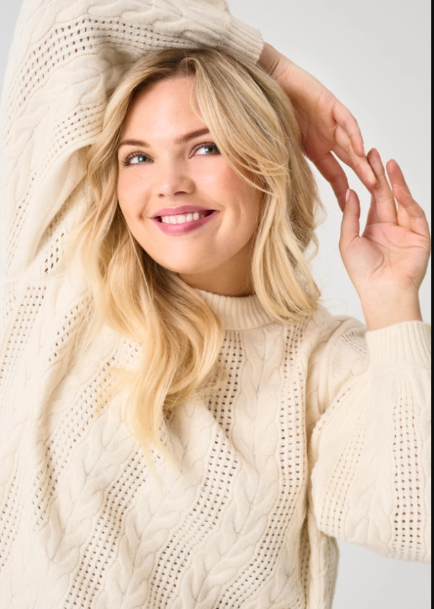 beżowy sweter dzianina 