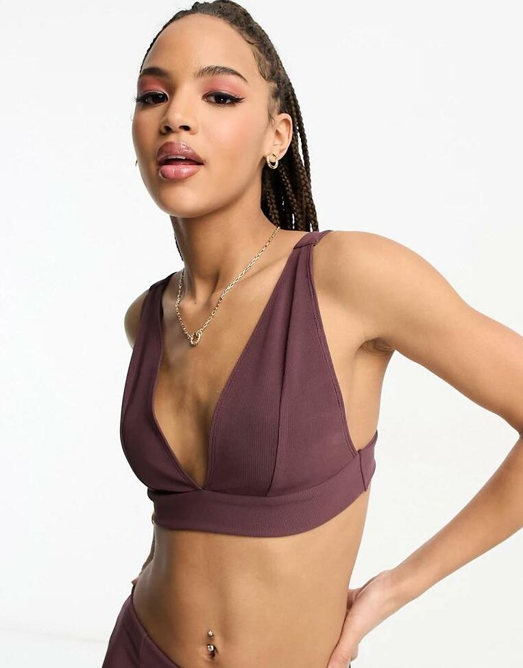 prążkowany fioletowy crop top biustonosz bralet v-neck