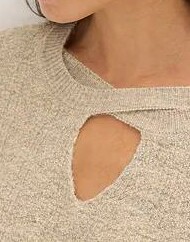 SWETER Z BŁYSZCZĄCĄ NITKĄ