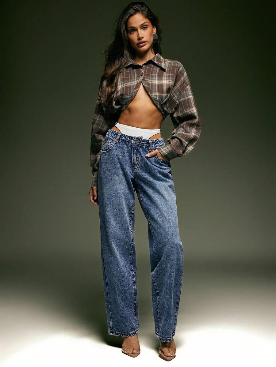 niebieskie spodnie jeans
