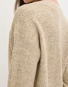 SWETER Z BŁYSZCZĄCĄ NITKĄ