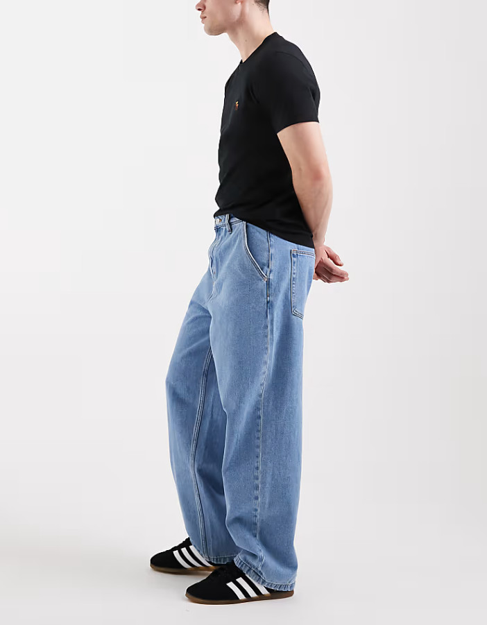 niebieskie spodnie jeans baggy