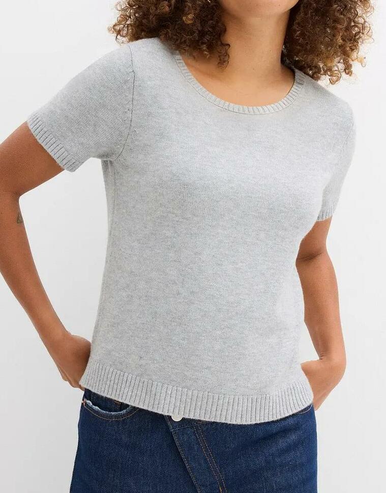 SWETER Z KRÓTKIM RĘKAWEM