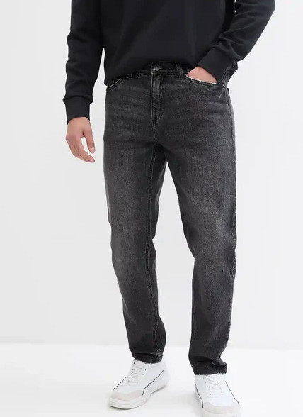 czarne spodnie jeans