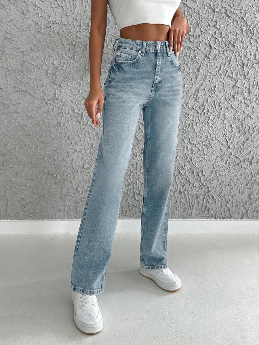 niebieskie spodnie jeans 