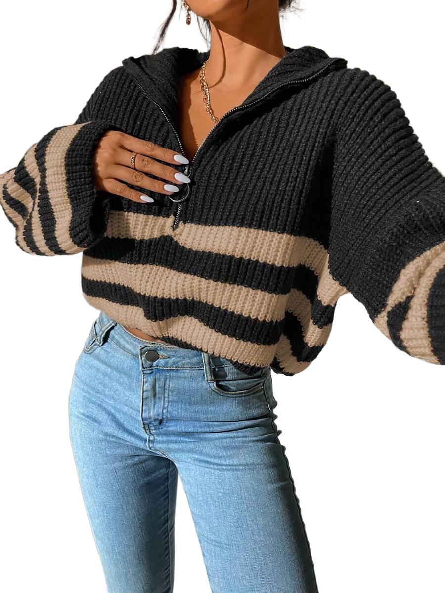 SWETER W PASKI Z ZAMKIEM