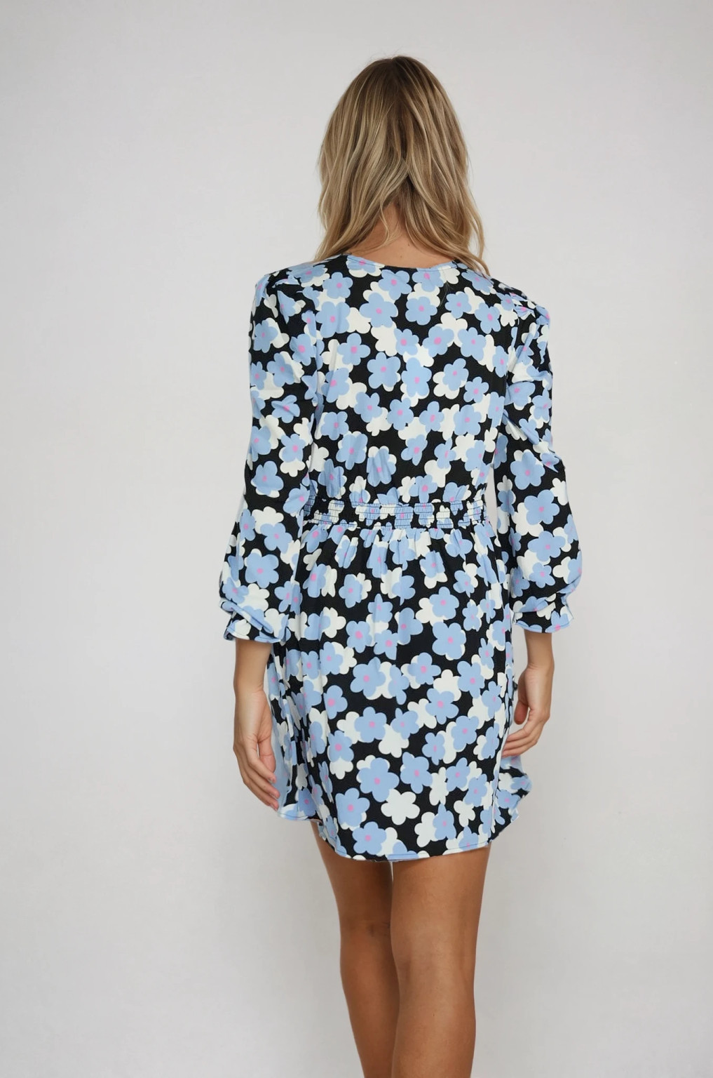 mini sukienka kwiaty v-neck