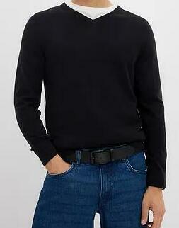 SWETER Z DEKOLTEM W SEREK