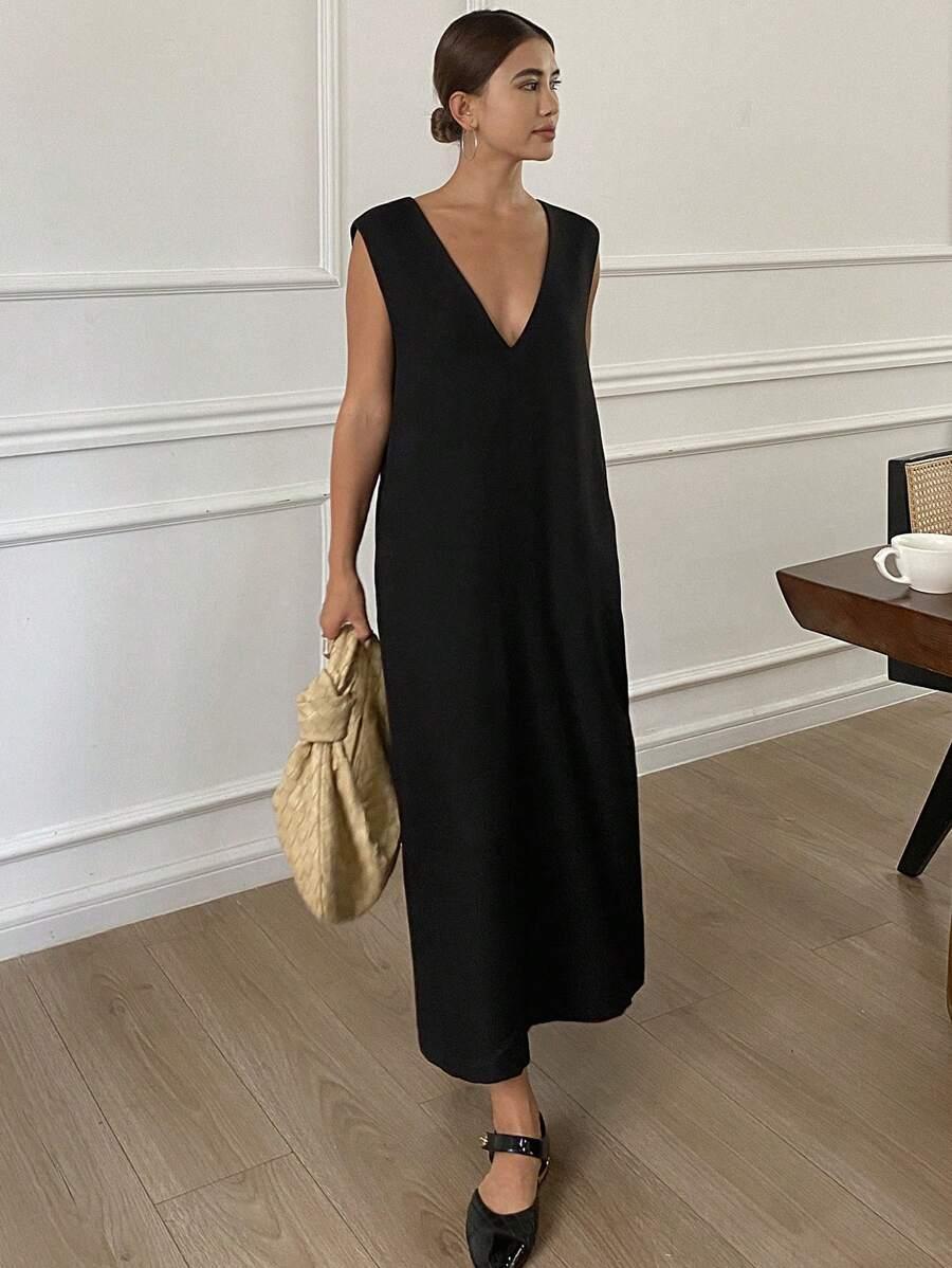 CZARNA PROSTA SUKIENKA V-NECK