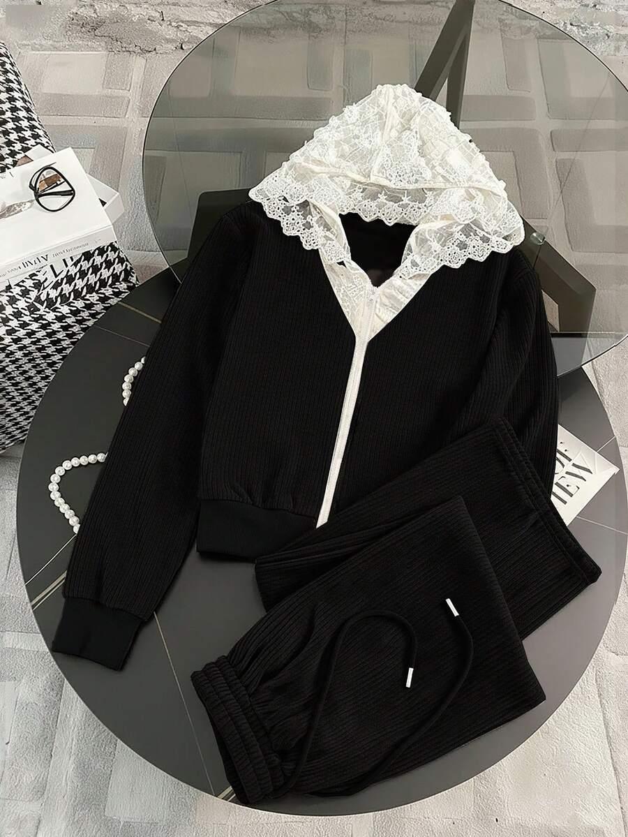 CZARNA BLUZA Z KAPTUREM