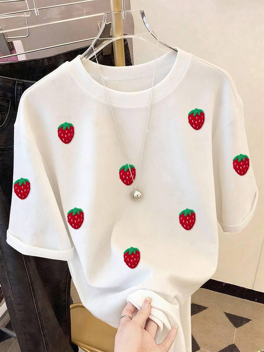 biały t-shirt w truskawki